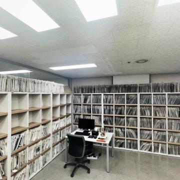 Data Room (자료실)